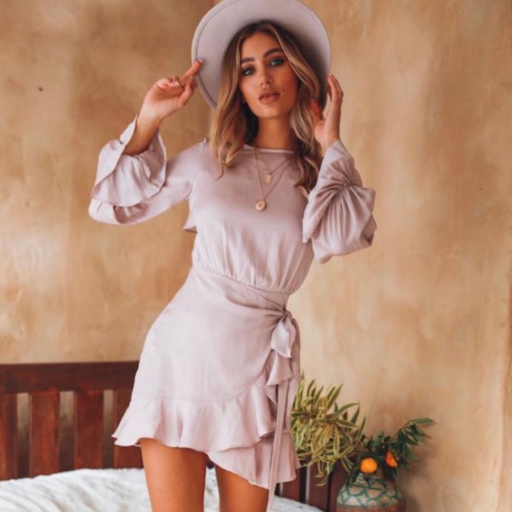 Hello molly hidden figures wrap dress in mauve pink
